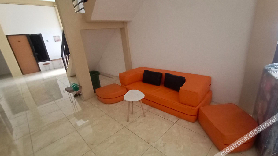 Others 2, OYO Living 90950 Forzando House, Malang
