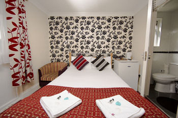 Guestroom 5, Golden Strand Hotel, London