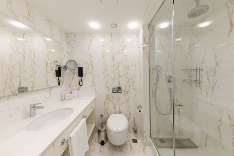 Bathroom 5, Hallmark Hotel & Spa, Şişli