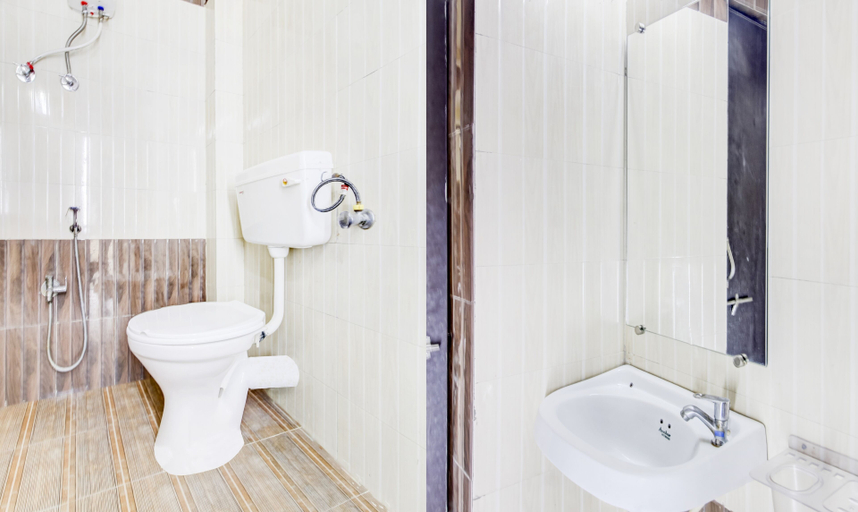 Bathroom 4, Itsy Hotels Aditya, Nagpur