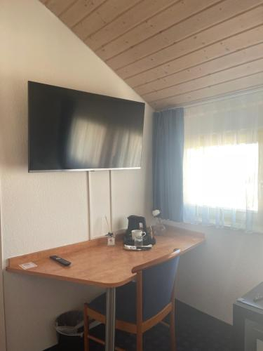 Others 3, KRYSTALL Hotel, Esslingen