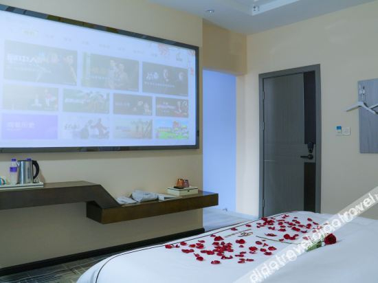 Logo 5, Zhenyi Movie Theme Hotel, Qujing