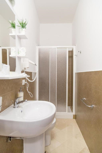 Bathroom 3, Palazzo Massari Rooms, Lecce
