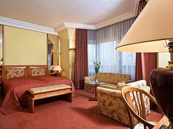 Others 3, Hotel Mondial am Kurfürstendamm, Berlin
