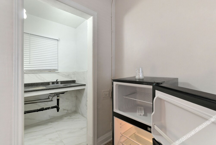 Others 5, Kingston Residences, Toronto
