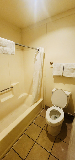 Bathroom 3, Motel 6 Borger, TX – Boom Town, Hutchinson