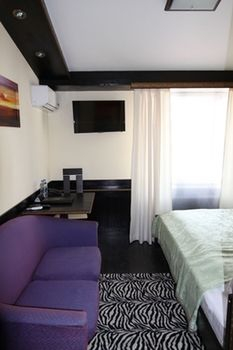 Others 5, Buddhotel, Northern