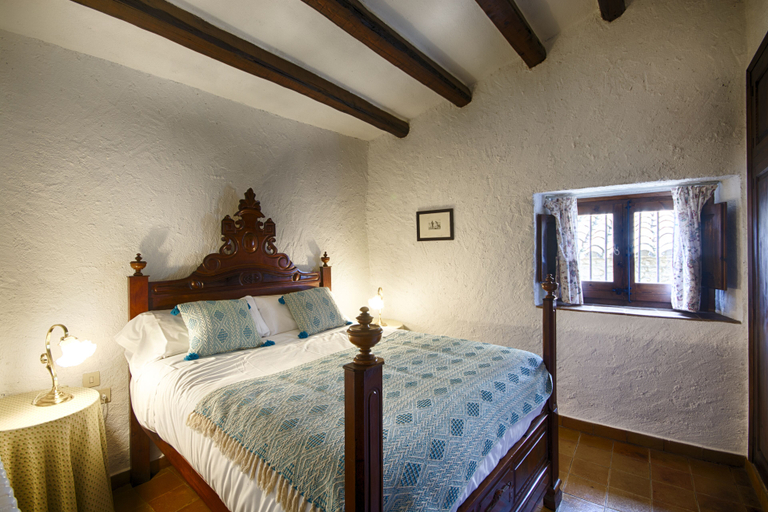 Bedroom 3, Masia Can Pou, Girona