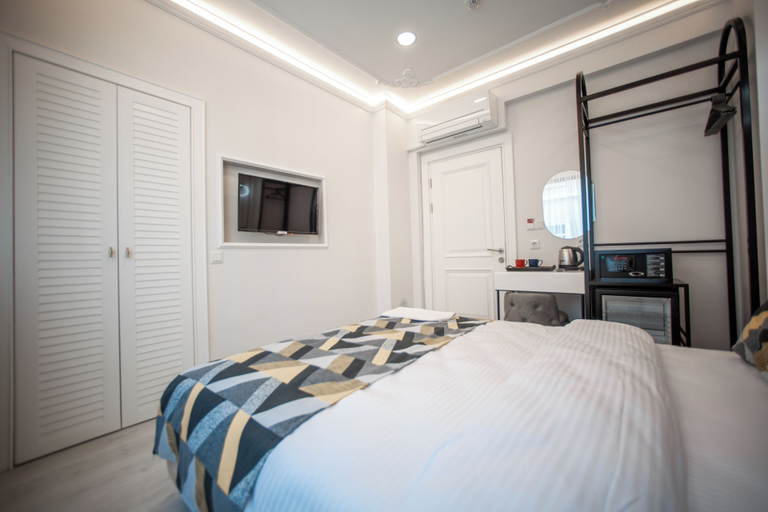 Bedroom 4, Megalos Galata Hotel, Beyoğlu