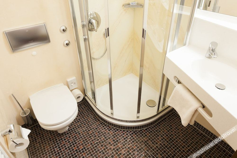 Bathroom 3, Hotel Drei Morgen, Esslingen