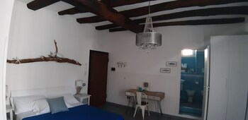 Others 5, Inn Alta Marea, Salerno
