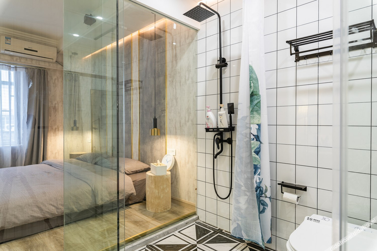 Bathroom 3, 解放碑屋顶花园民宿(凯旋路分店), Chongqing