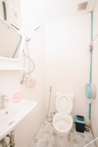 Bathroom 5, Liberta Hostel, Phra Nakhon
