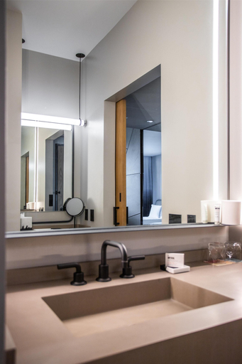 Bathroom 5, The Shay Hotel, Los Angeles