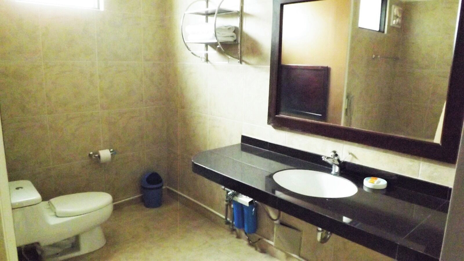 Bathroom 4, Apu Mountain Lodge, Cusco
