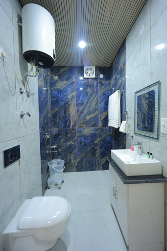 Bathroom 5, Supreme Sapphire Kufri, Shimla