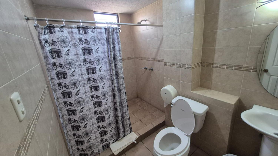 Bathroom 5, Hotel la ermita, ZONA 1