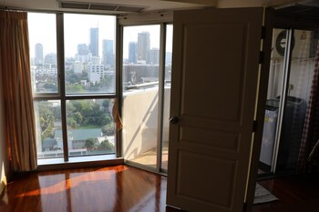Others 2, Downtown Apartment near BTS Station, Khlong Toey