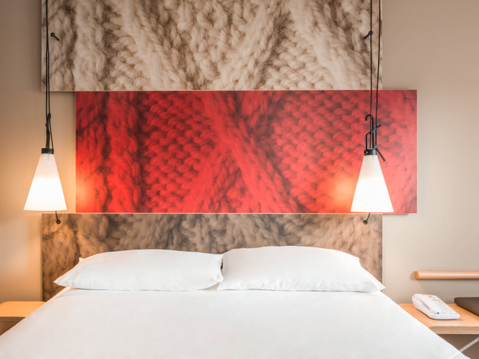 Bedroom 2, ibis Aéroport Bâle-Mulhouse, Haut-Rhin