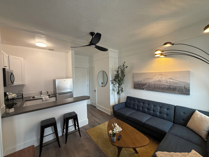 Living area 2, The Historic George Hotel, Klamath