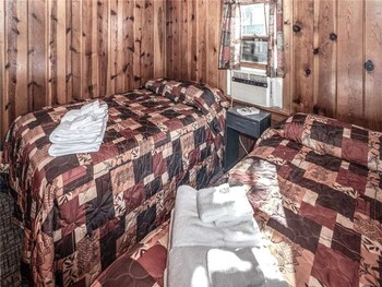 Others 3, Destiny Cabin, 2 Bedrooms, Fireplace, Midtown, Sleeps 7, Lincoln