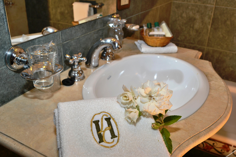 Bathroom 4, Hotel Boutique La Candela, Capital