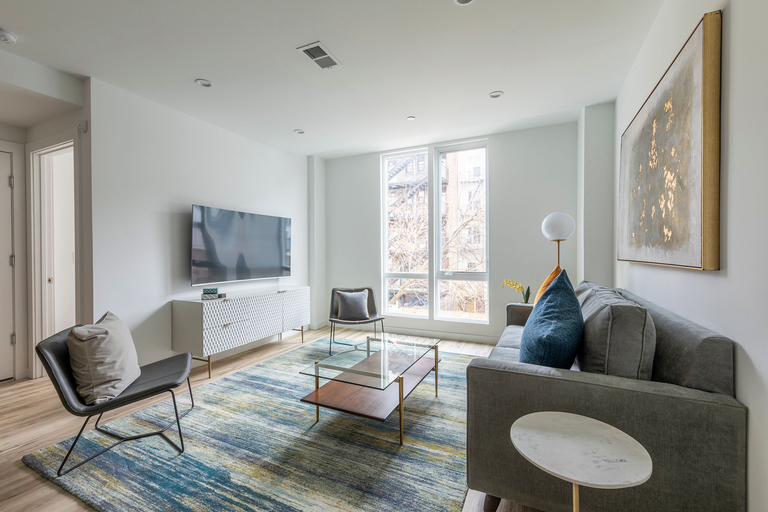Others 3, Lavish 3BR Retreat w Private Rooftop Deck Near NYC, Hudson