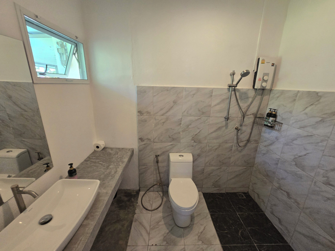 Bathroom 4, Blue Gecko, Ko Lanta