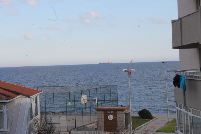 Others 2, Ova Otel, Merkez