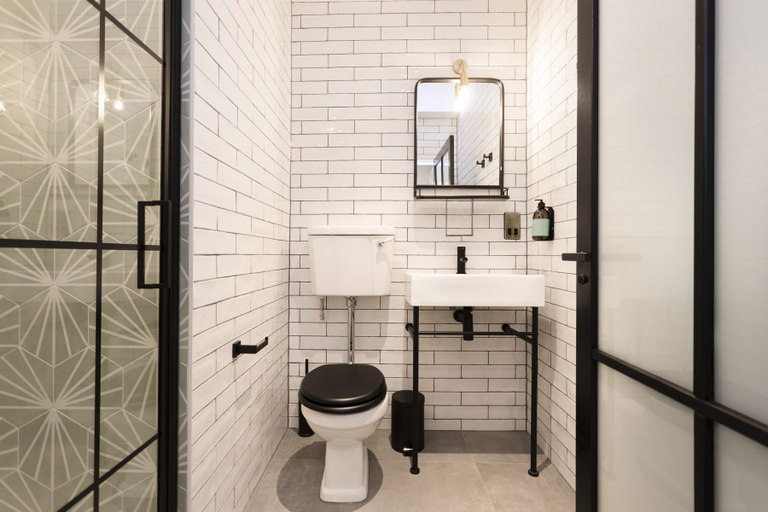 Bathroom 3, 29 Queen Street, Edinburgh