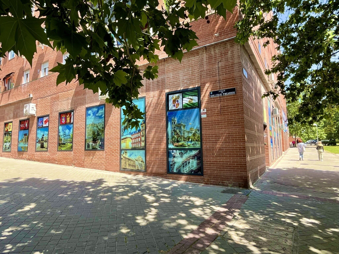 Exterior & Views