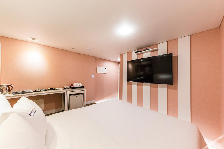 Bedroom 2, Gasan Honey, Geum-cheon