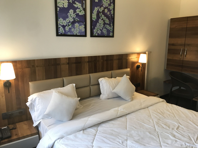 Bedroom 2, City Point Executive, Pune