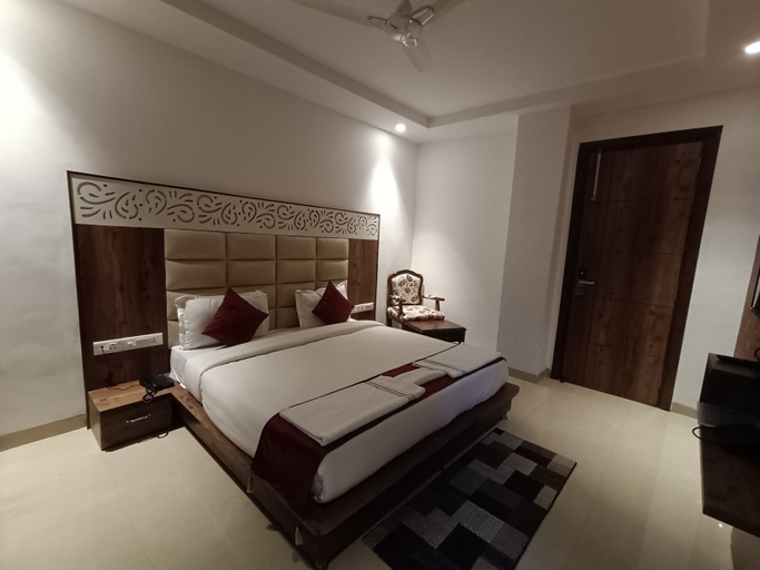 Bedroom 3, RR Hotel and Resort, Kangra