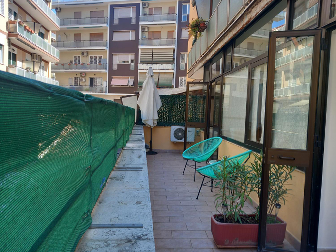 Others 5, La terrazza nel centro, Roma