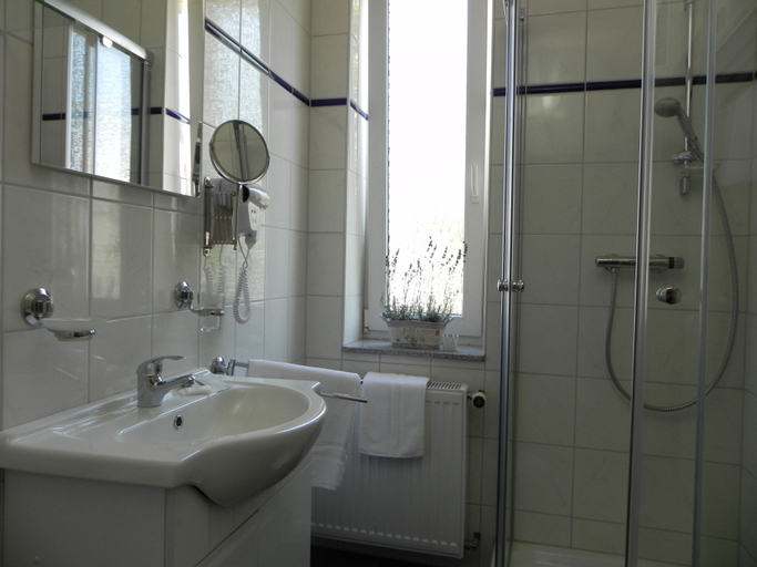 Bathroom 3, Bahnhof Hotel Saarlouis, Saarlouis