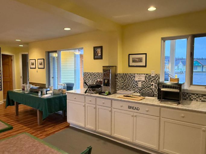 Food & Drinks 5, Annapolis Royal Inn & Suites, Annapolis