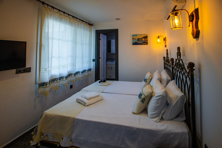 Bedroom 2, Akkum Hotel, Seferihisar