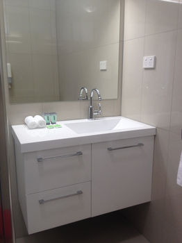 Bathroom 4, Motel Sierra, Alpine - East