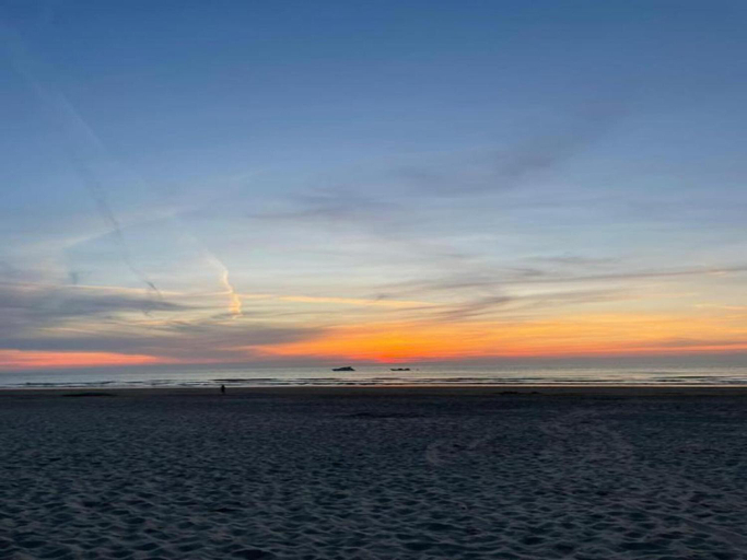 Others 4, Steps from the quiet seaside path, West-Vlaanderen