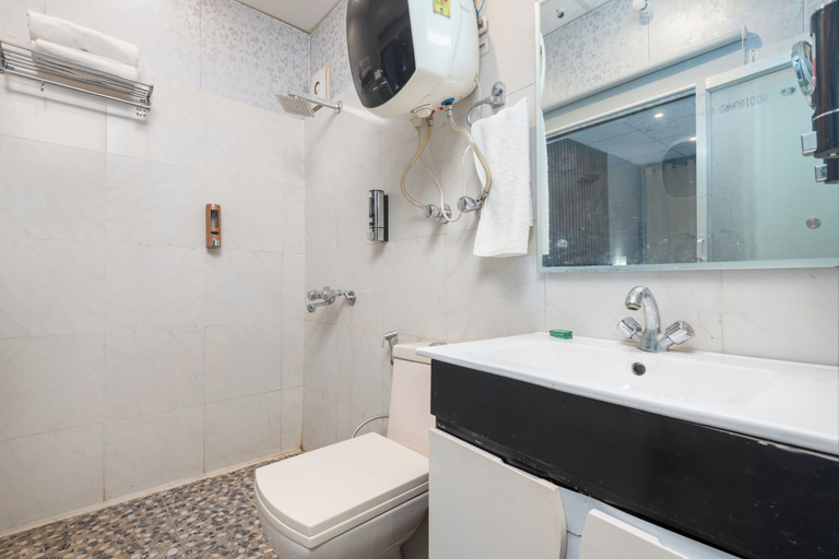 Bathroom 3, Yamunotri Cottages, Uttarkashi