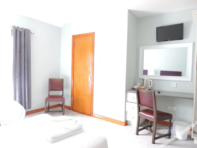 Bedroom 2, Ouvane Falls