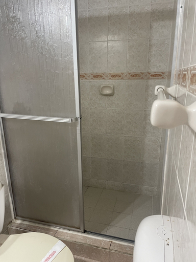 Bathroom 3, Pension Monaco, Panamá