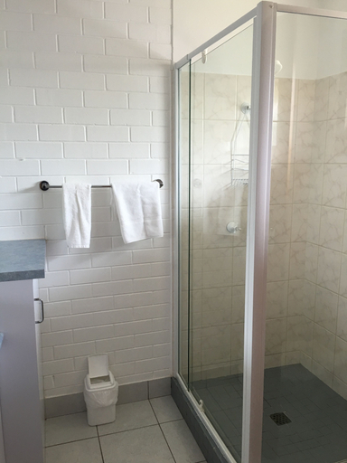 Bathroom 5, Seasonal South Motel & Function Centre, Central Coast - Pt A
