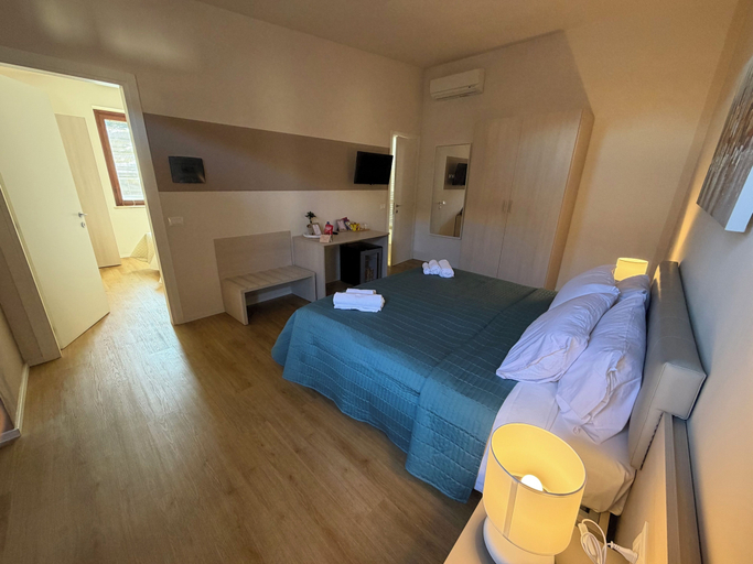 Bedroom 5, Corteallago, Brescia