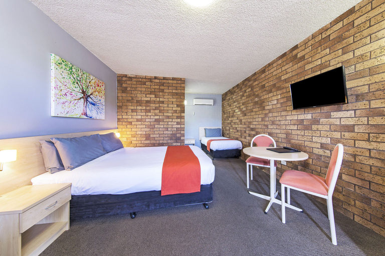 Bedroom 3, Comfort Inn Dubbo City, Dubbo - Pt A