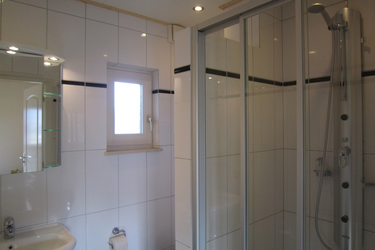 Bathroom, Lovely Cottage near Lake in Well, Bergen