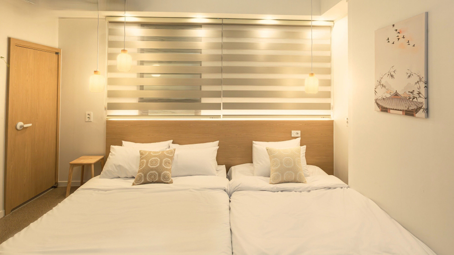 Room 2, THEZIP Hotel, Mapo