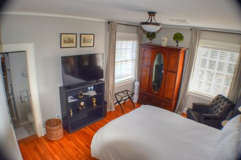 Others 4, The Holly and Ivy Inn, Catawba