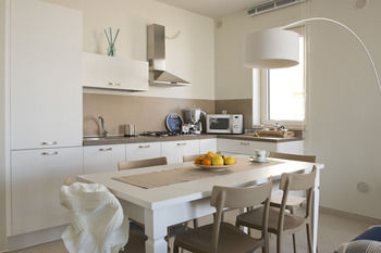 Others 2, Vilu Suite Mare, Bari